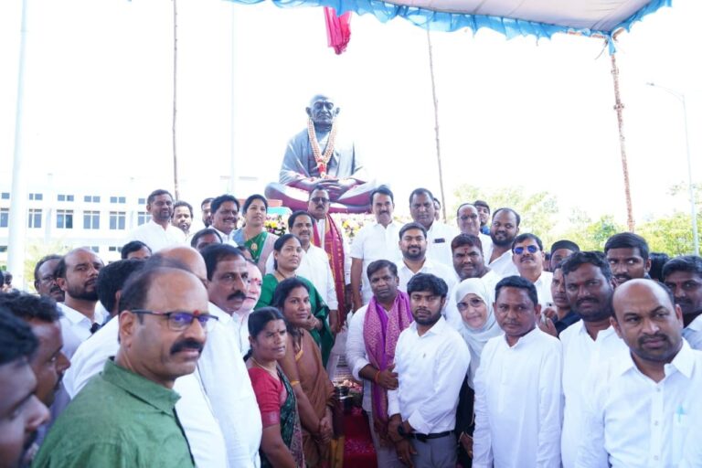 కల్వకుర్తిలో ఘనంగా గాంధీ విగ్రహావిష్కరణ